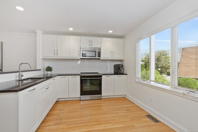 Building Photo - 61 Seaview Ave