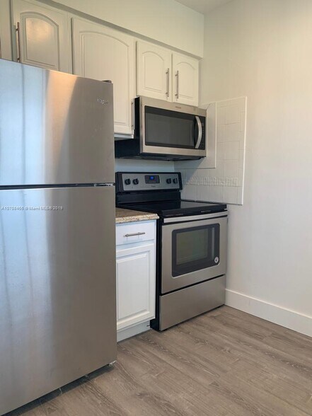 Building Photo - 12108 NE 5th Ave