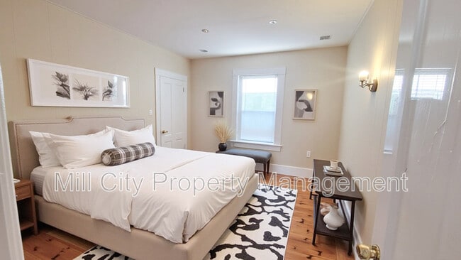 Building Photo - 416 Cedar St