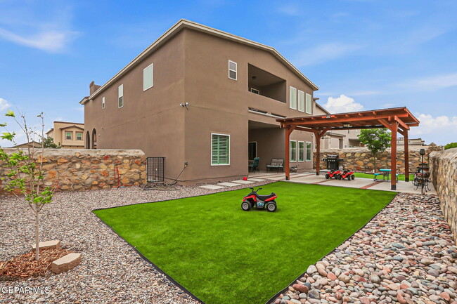 Building Photo - 672 La Entrada Cir
