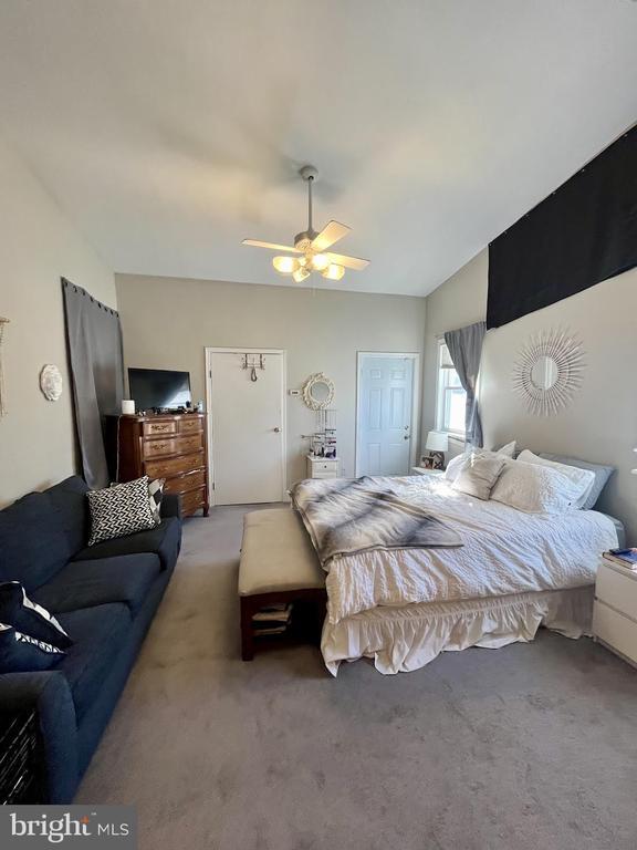 Building Photo - 125 Maple St