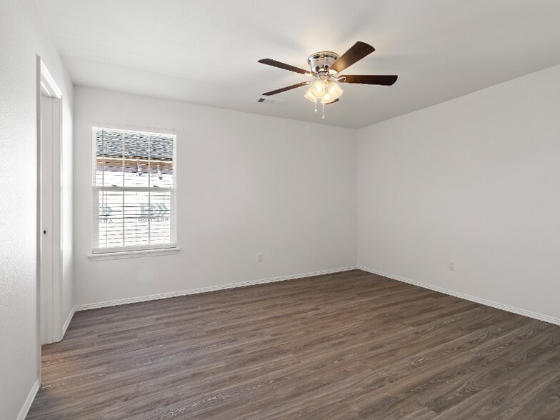 Building Photo - 957 S Amarillo Ave