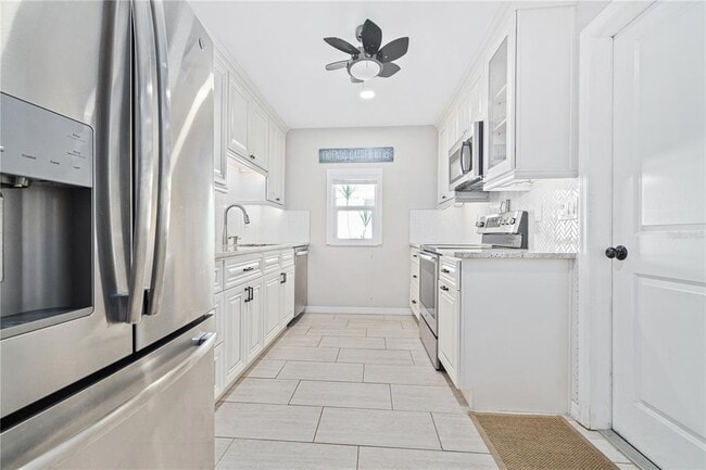 Building Photo - 2694 Pinehurst Ave