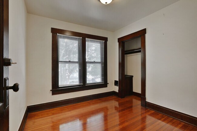 Building Photo - NEWLY RENOVATED NORTH CAMPUS - 3 BEDROOM 2 FULL BATHROOMS