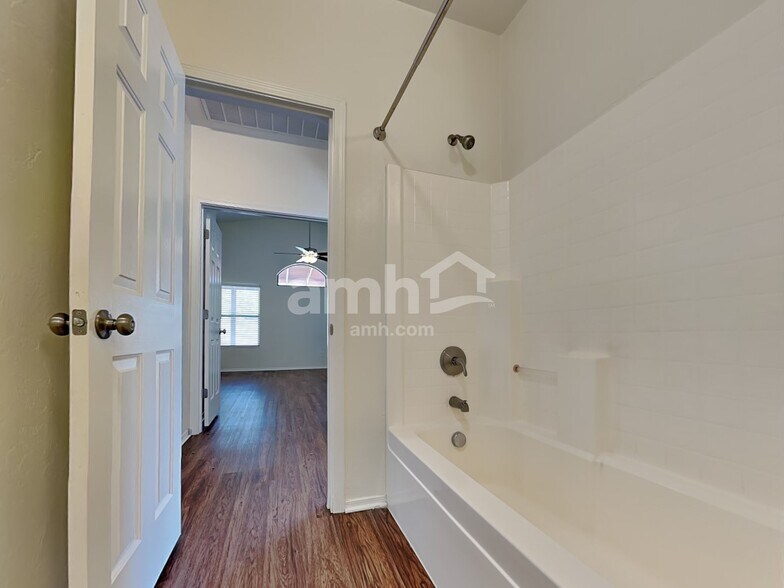 Building Photo - 147 E Via Teresita