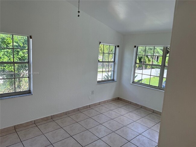 Building Photo - 4340 SW 15th St