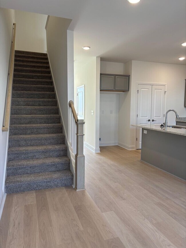 Building Photo - Knoxville 37920 - 3 bedroom 2.5 bath - cal...