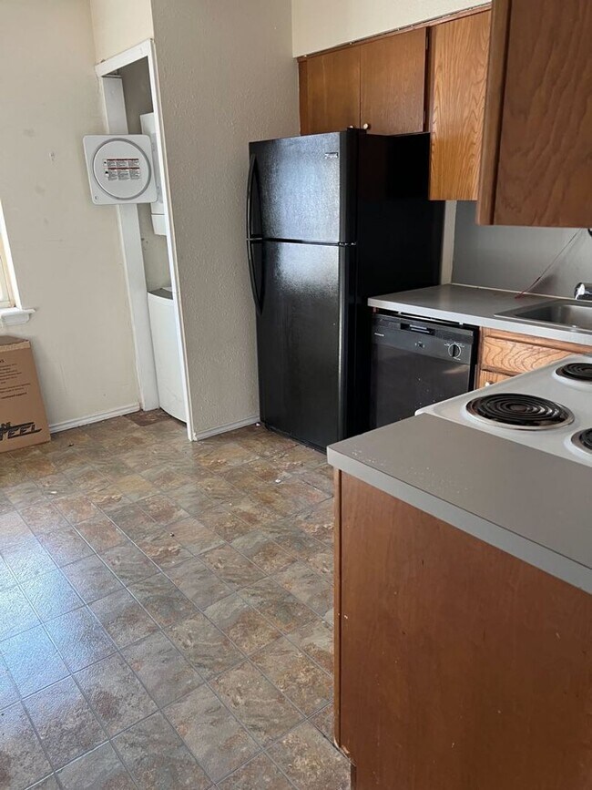 Building Photo - Great 2 Bedroom Condo !