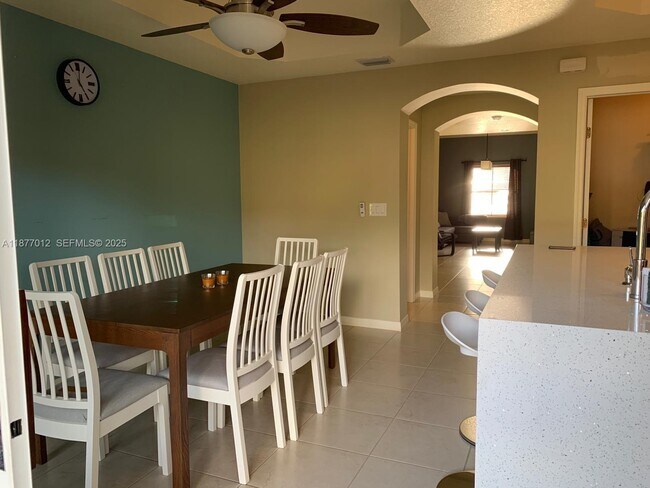 Building Photo - 4926 Leeward Ln