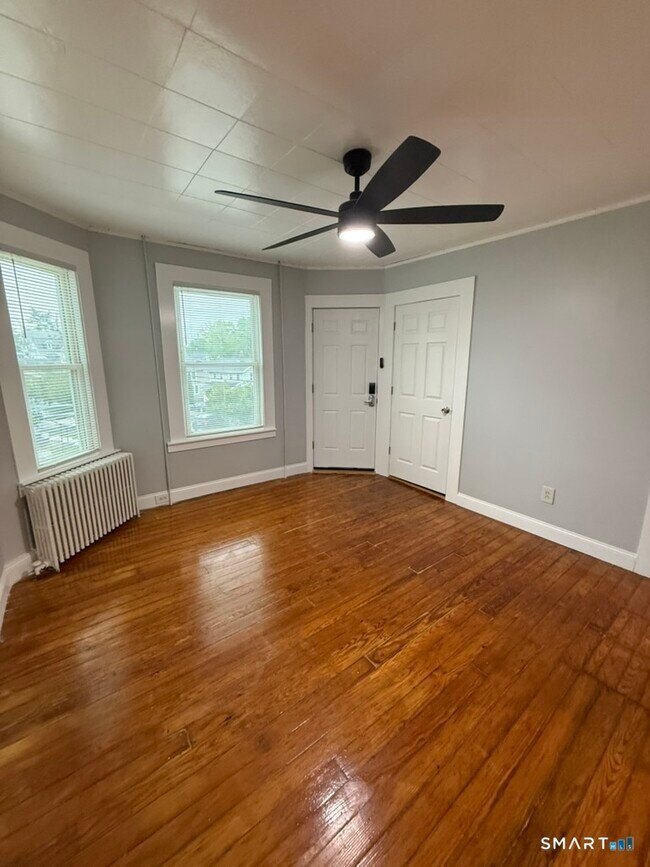 Building Photo - 319 Delavan Ave