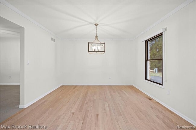 Building Photo - 28977 Lake Park Dr