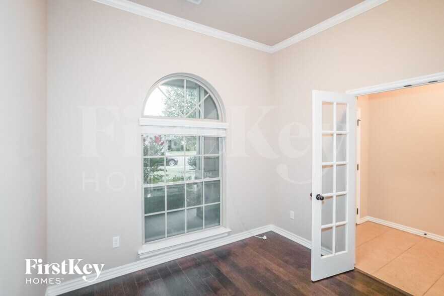 Building Photo - 601 Apple Tree Ln