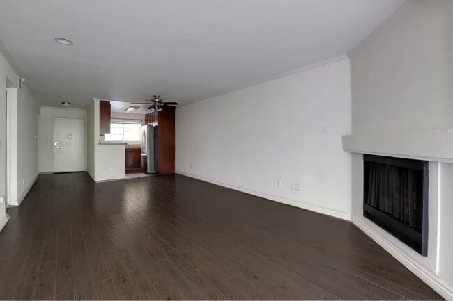 Building Photo - 5515 Canoga Ave