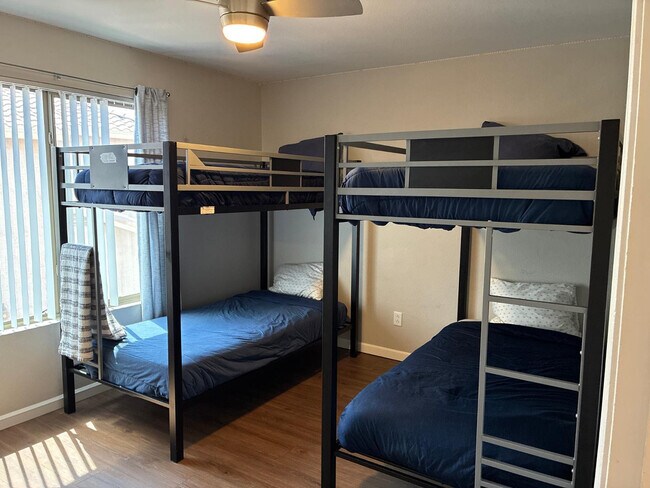 Building Photo - 13717 N 80th Ave