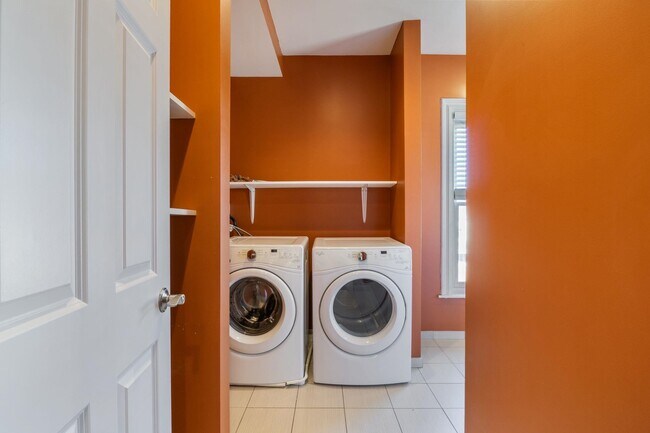 Building Photo - 303 Islington St