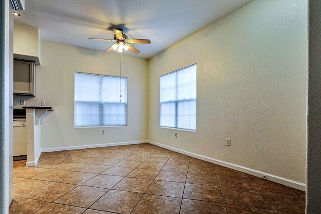 Building Photo - Spacious 1st floor condo in Henderson