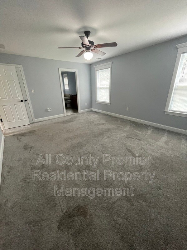 Building Photo - 833 Cranberry Rd