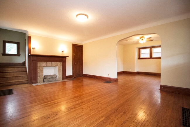 Building Photo - 2151 W Sylvania Ave