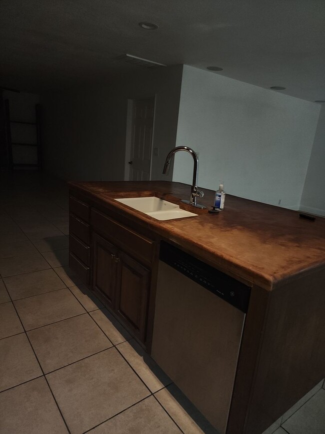 Building Photo - 3 Bedroom 2 bath with 2 car garage off of ...