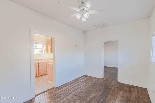 Building Photo - 2032 W Adams St