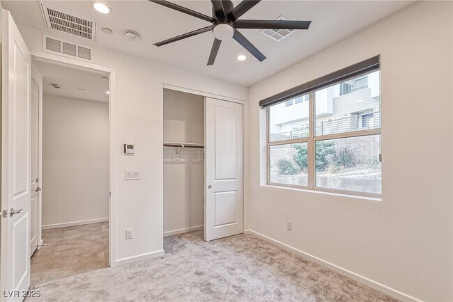 Building Photo - 643 Grey Saker St