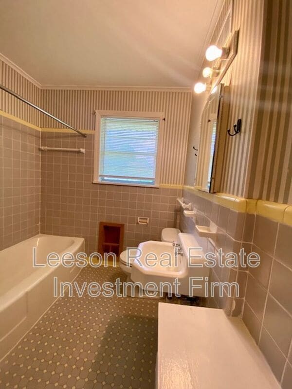 Building Photo - 2717 Fairfield Ave