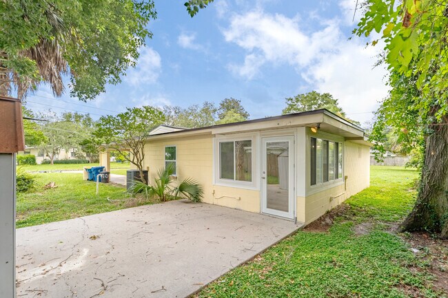 Building Photo - 1704 Paine Ave