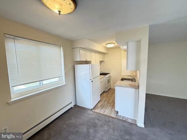 Building Photo - 910 Fox Chase Rd