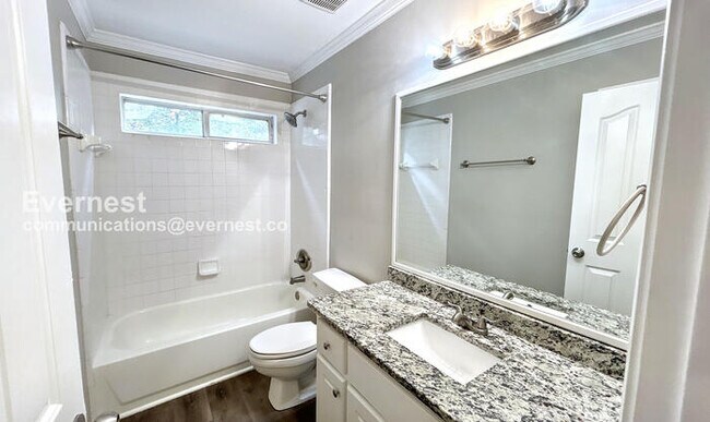 Building Photo - Spacious 4-Bed Home with Garage & Modern Amenities / Pet Friendly / Vouchers Accepted / Available...