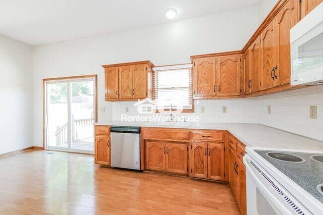 Building Photo - 3 Bed 2 Bath Northland Beauty!! Available ...
