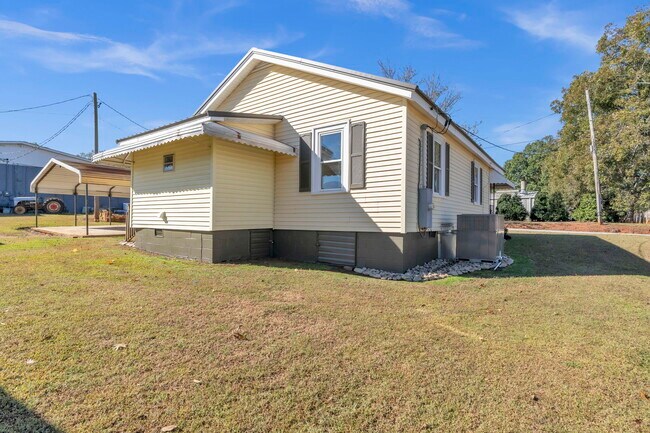 Building Photo - 2 Dunlap St