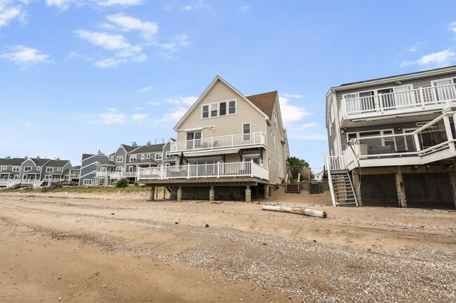 Building Photo - 62 Cosey Beach Ave