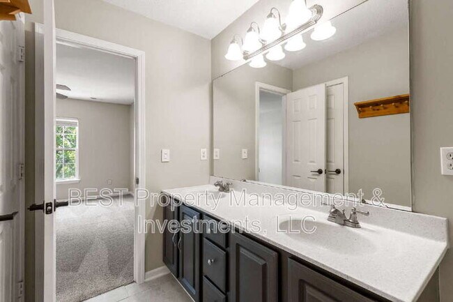 Building Photo - 8130 Kings Creek Dr