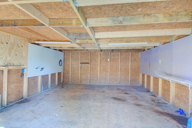 Building Photo - 200 Cynthia Dr