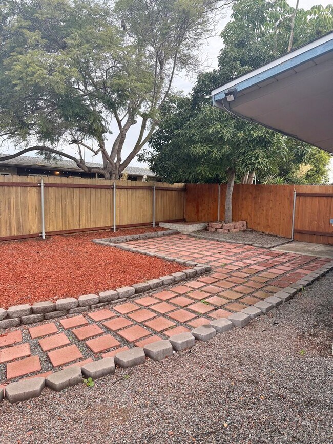 Building Photo - CLAIREMONT DRIVE