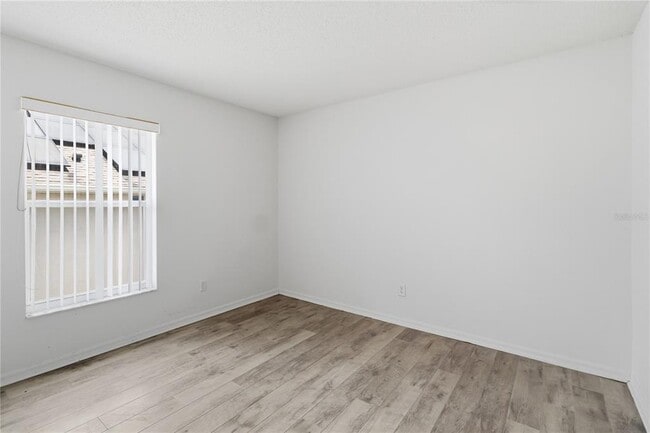 Building Photo - 210 Pine Cone Dr