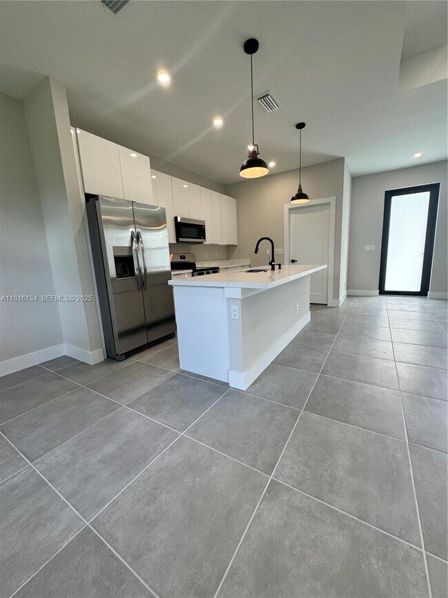 Building Photo - 2003 East 15th Street