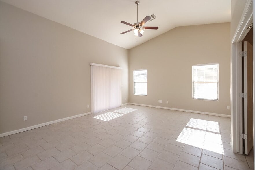 Building Photo - 3721 N 125th Dr