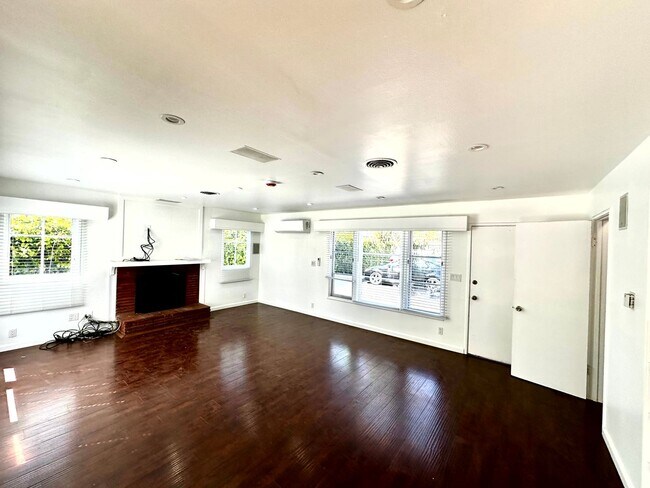Building Photo - 607 N El Molino Ave