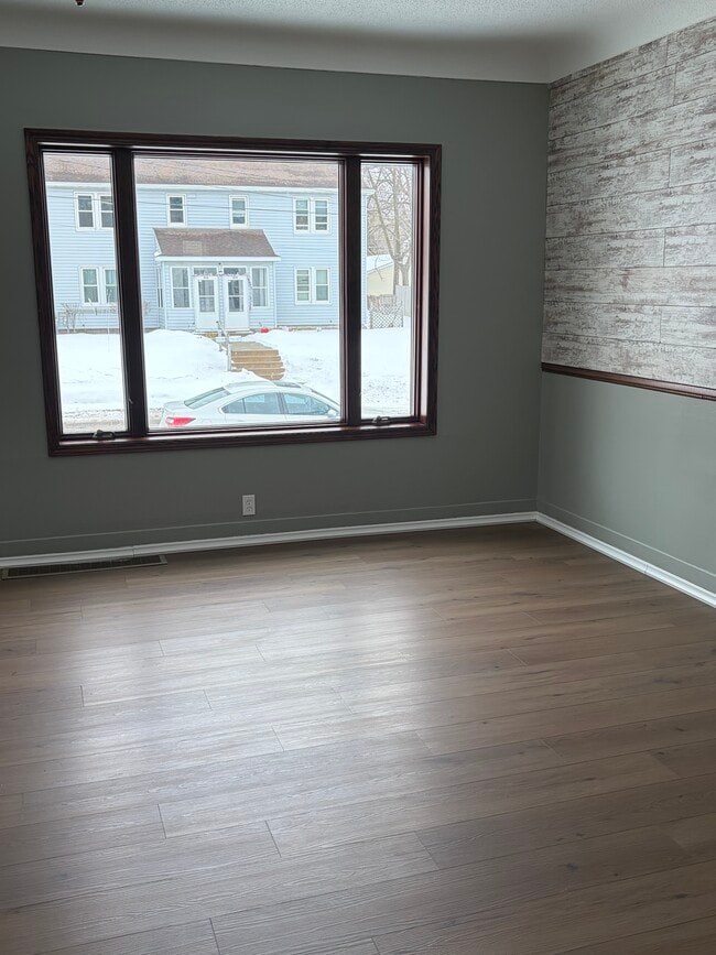 Building Photo - 629 8th Ave N