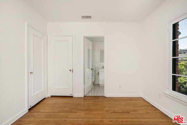 Building Photo - 135 N Orange Dr