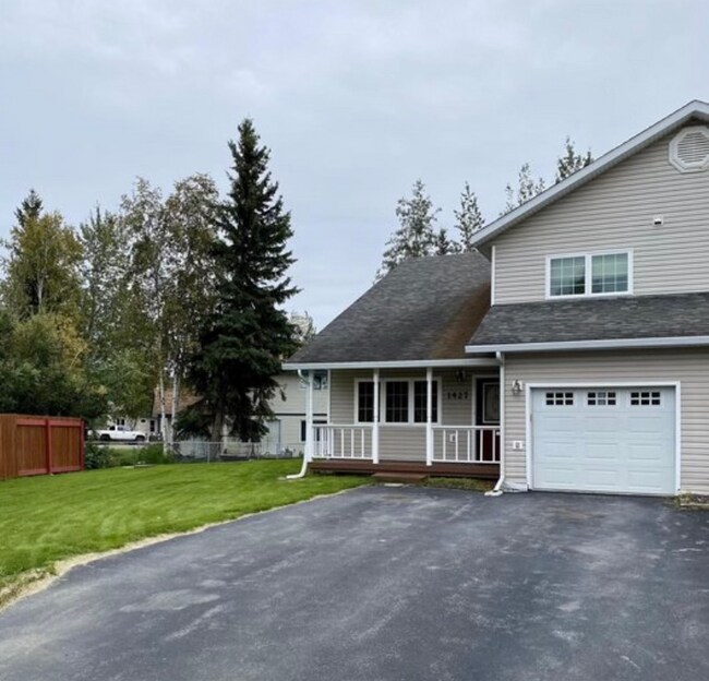 Primary Photo - 1427 Garay St