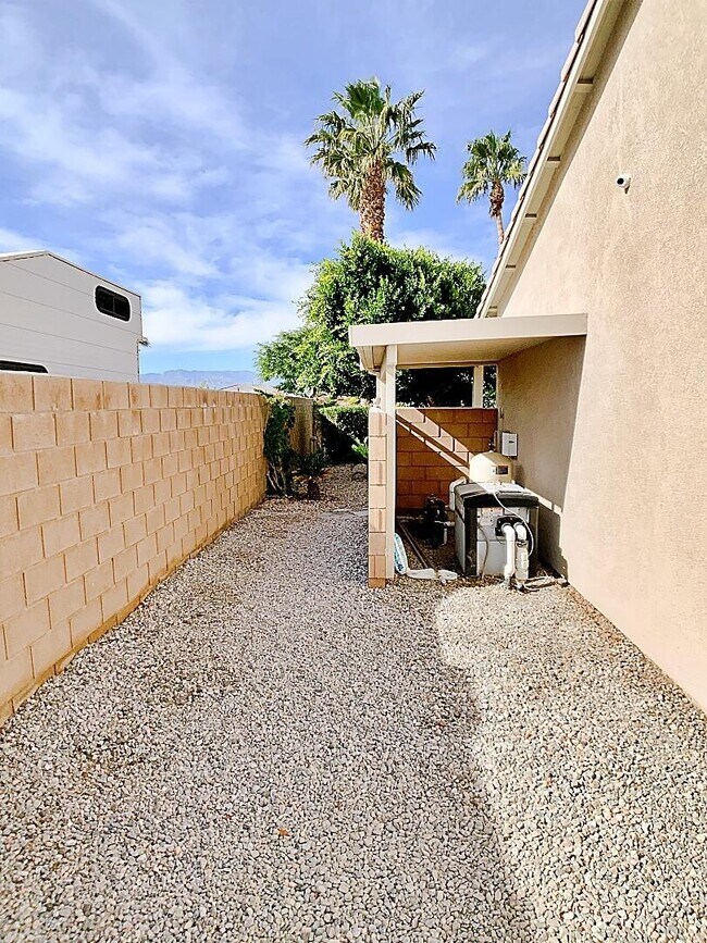 Building Photo - 41177 Bear Creek St