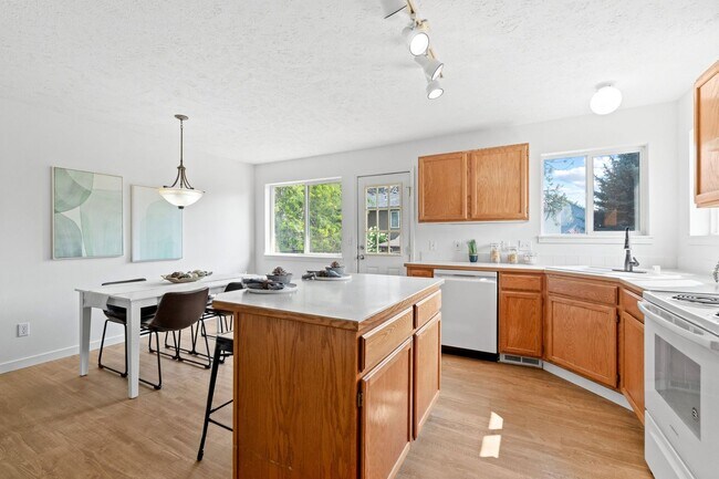 Building Photo - 3408 E 48th Ct