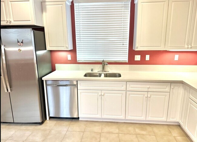 Building Photo - COMING SOON!!! Beautiful 3 Bed, 3 Bath, and 2 Car Garage in Lake Elsinore Minutes from the Late!