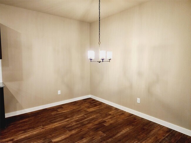 Building Photo - 9836 Grosbeak Ln