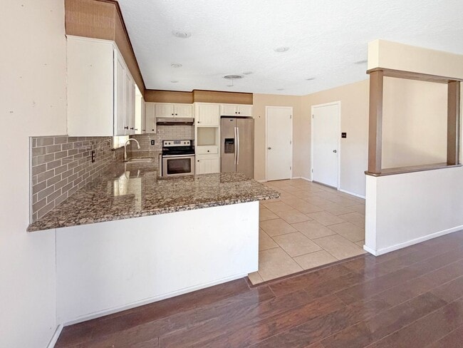 Building Photo - 200 W Rojo Dr