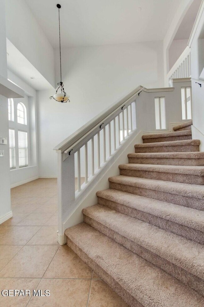 Building Photo - 5541 Ignacio Frias Dr