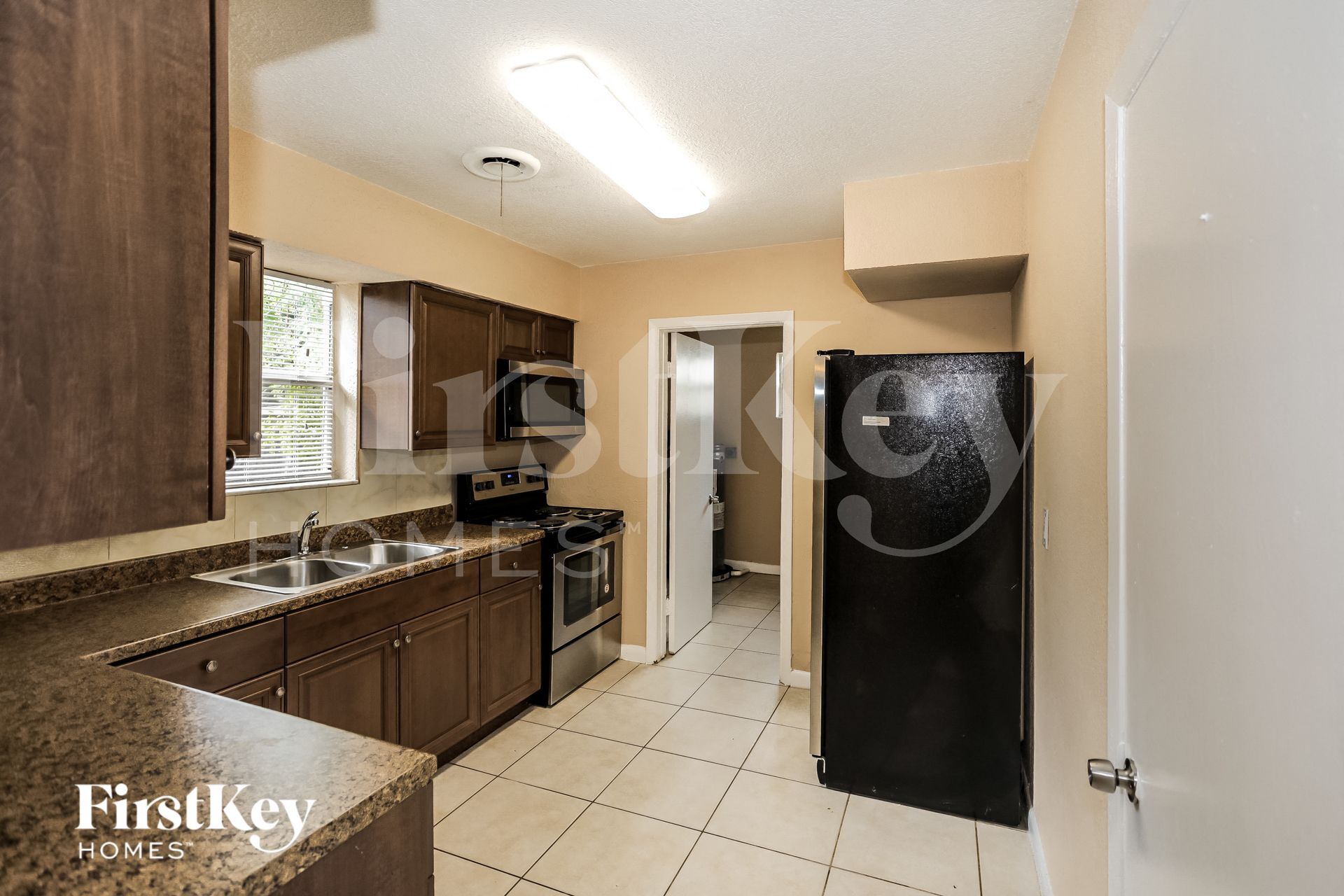 Building Photo - 351 SW 31st Ave