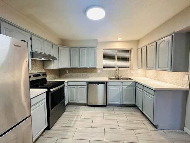 Building Photo - Ashby Duplex
